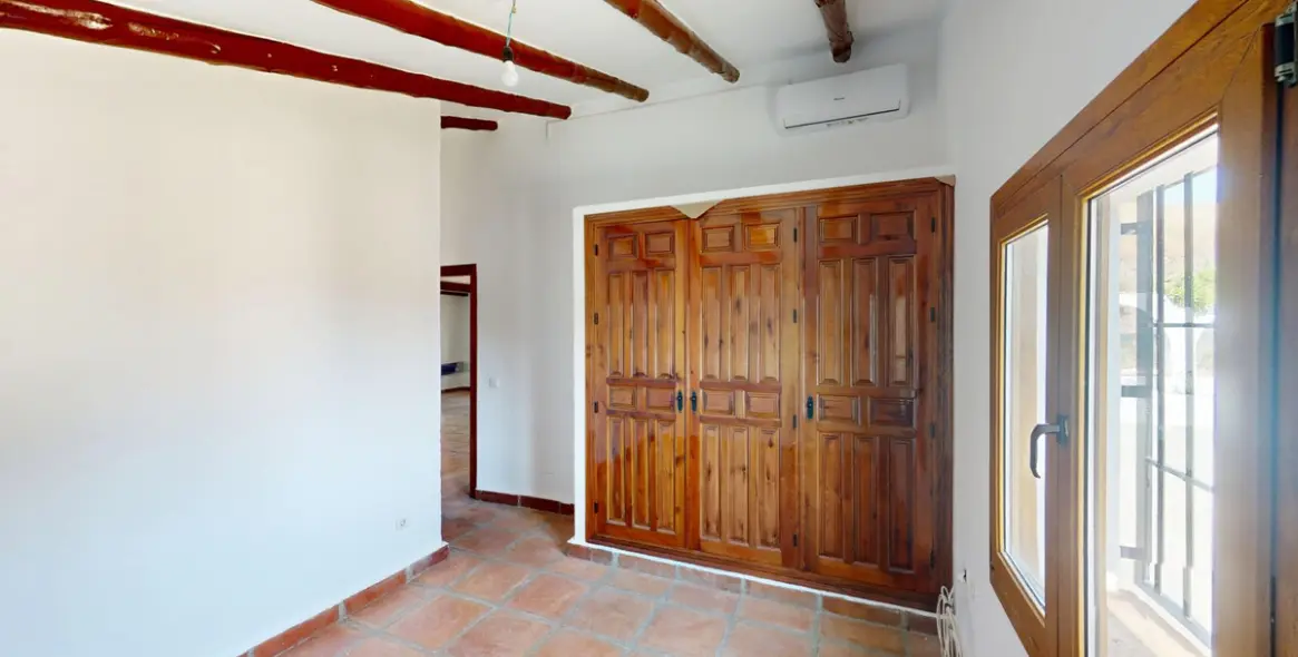 Продажа  отдельно стоящей виллы в La Viñuela 16