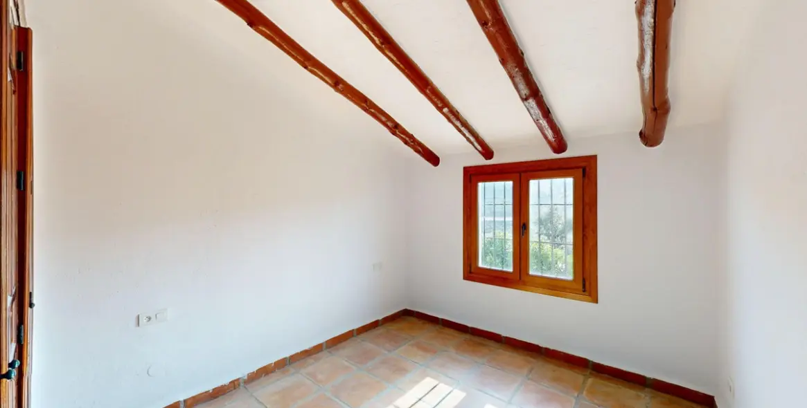 Продажа  отдельно стоящей виллы в La Viñuela 24