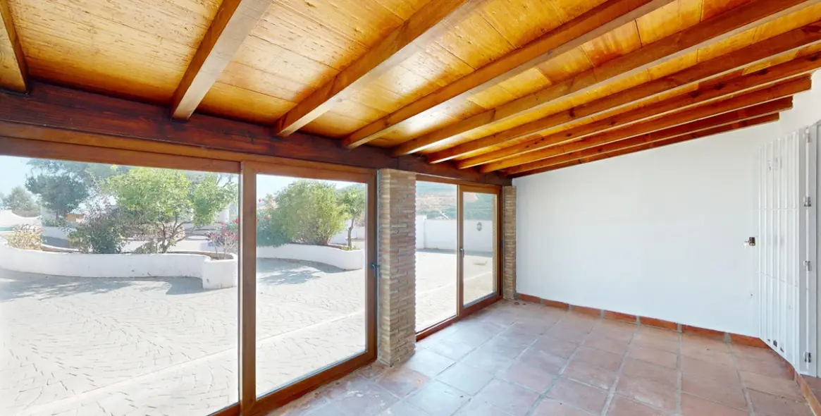 Продажа  отдельно стоящей виллы в La Viñuela 30