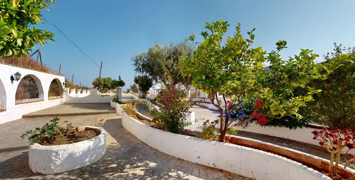 Продажа  отдельно стоящей виллы в La Viñuela 32