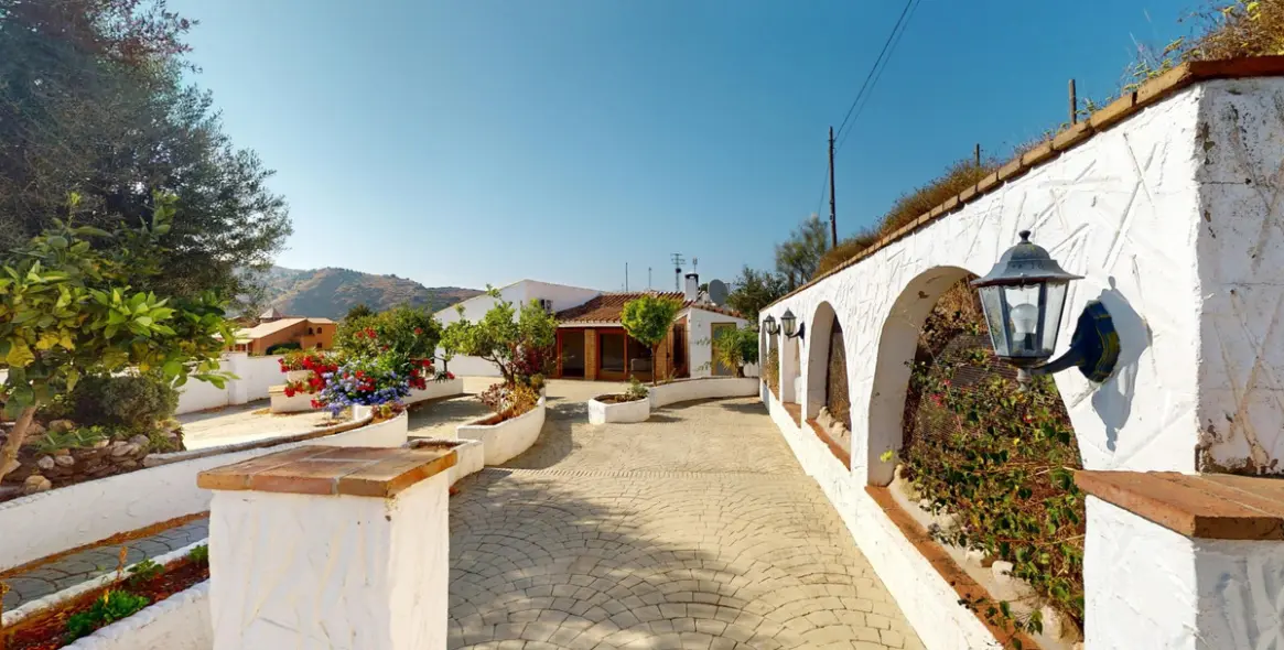 Продажа  отдельно стоящей виллы в La Viñuela 33