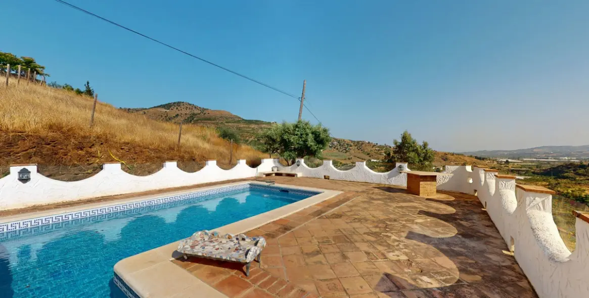 Продажа  отдельно стоящей виллы в La Viñuela 35