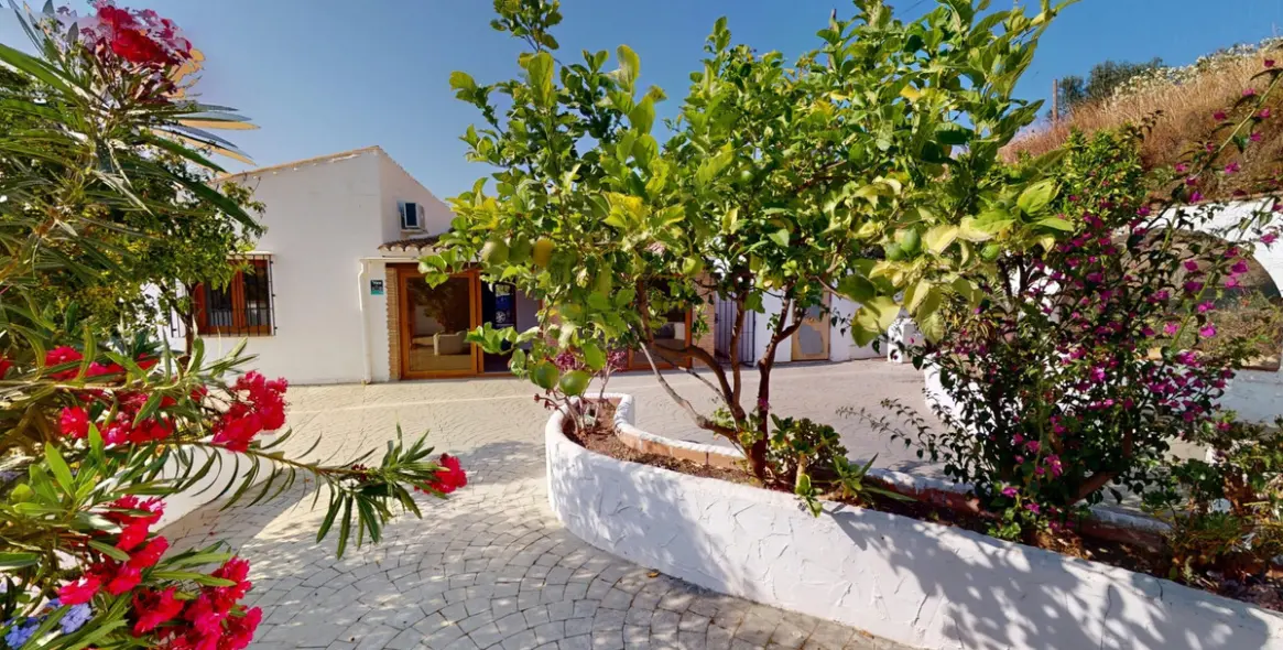 Продажа  отдельно стоящей виллы в La Viñuela 38