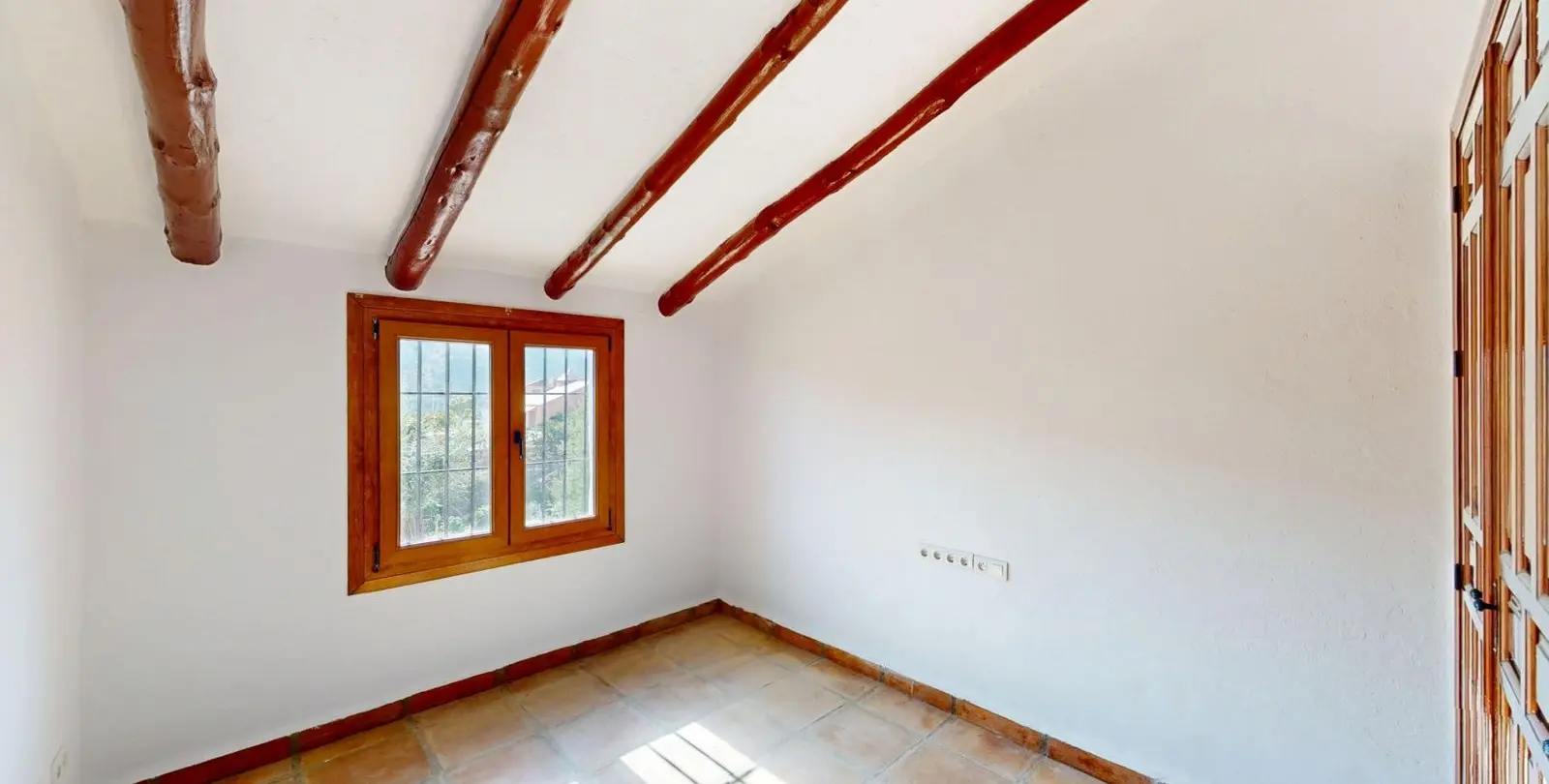 Продажа  отдельно стоящей виллы в La Viñuela 24