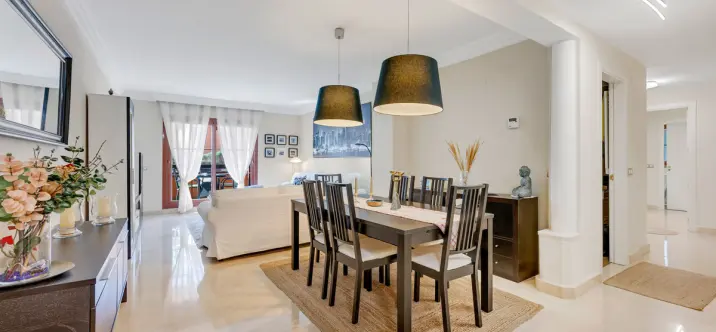 Sale of middle floor apartment in Benahavís 3