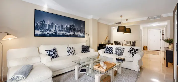 Sale of middle floor apartment in Benahavís 4