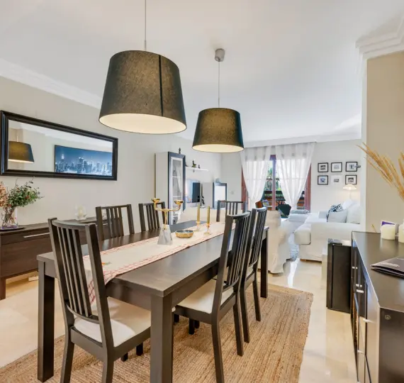 Sale of middle floor apartment in Benahavís