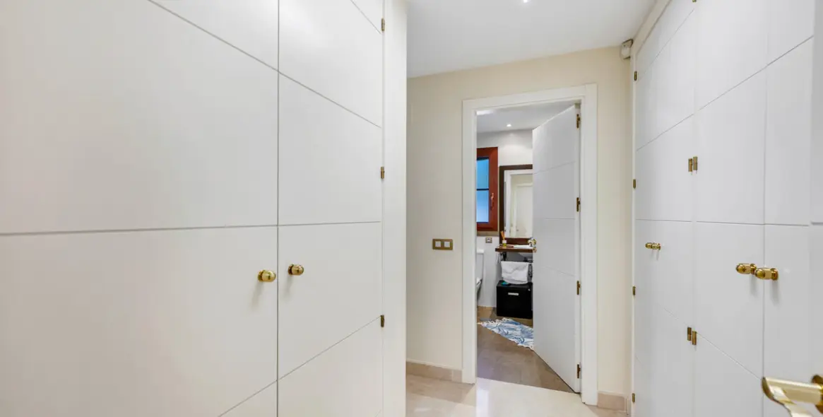 Продажа апартаментов на среднем этаже в Benahavís 13