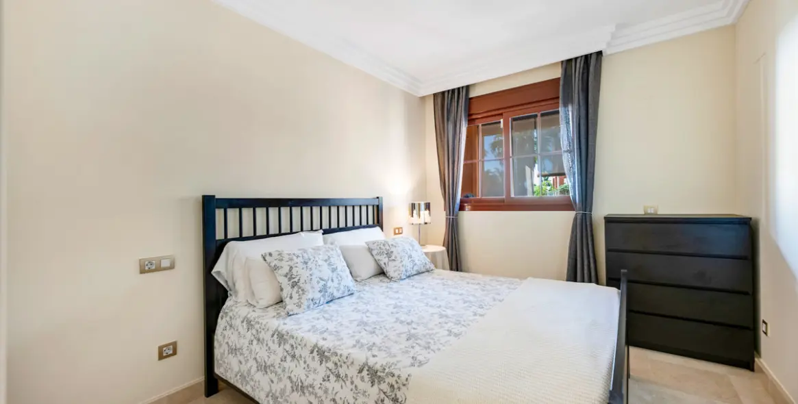 Продажа апартаментов на среднем этаже в Benahavís 17