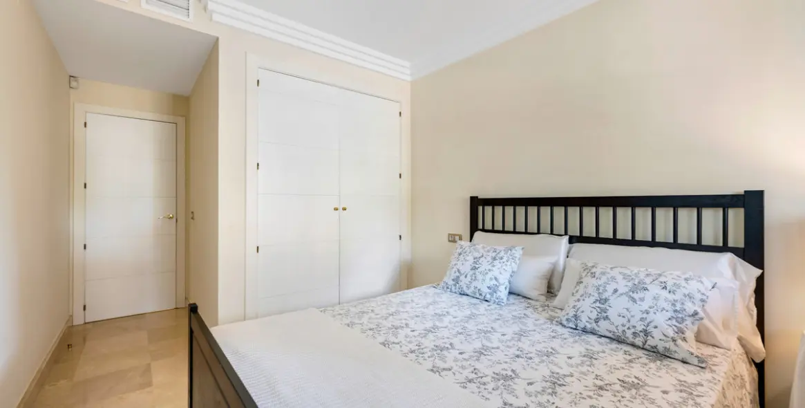 Продажа апартаментов на среднем этаже в Benahavís 18