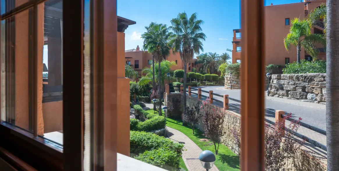 Продажа апартаментов на среднем этаже в Benahavís 19