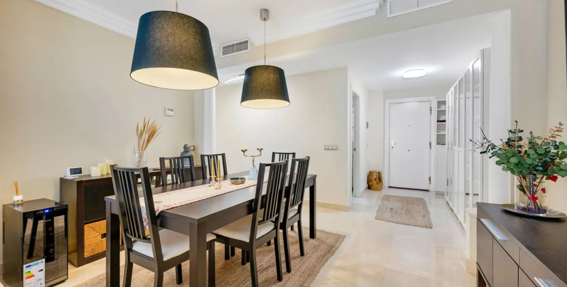 Sale of middle floor apartment in Benahavís 24