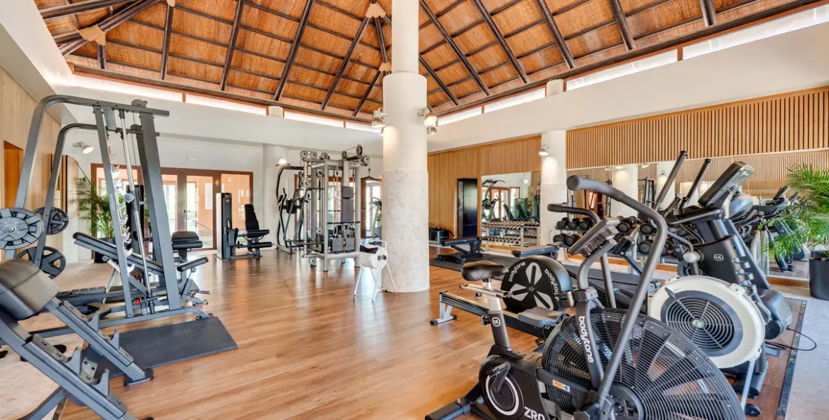 Sale of middle floor apartment in Benahavís 25