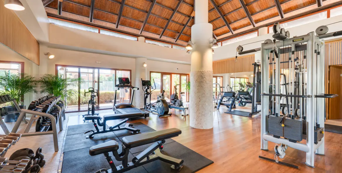 Sale of middle floor apartment in Benahavís 26