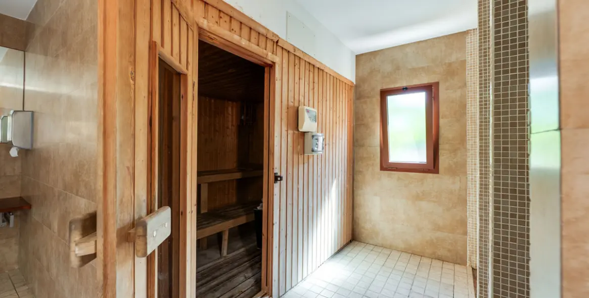 Sale of middle floor apartment in Benahavís 28