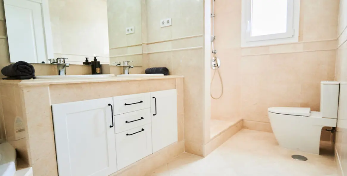 Sale of ground floor apartment in Marbella 11