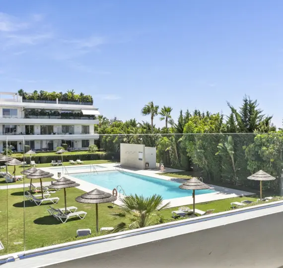 Middle floor apartment R5137900