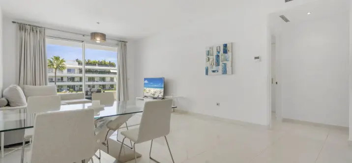 Middle floor apartment R5137900 3