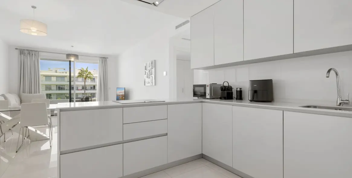 Продажа апартаментов на среднем этаже в Estepona (район Estepona) 10