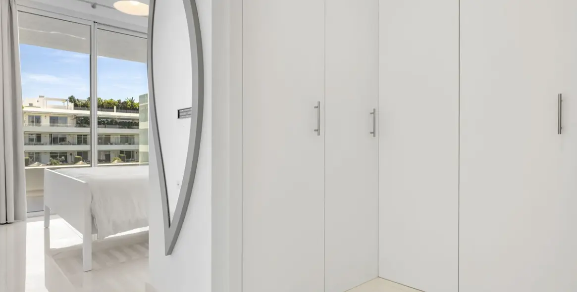 Sale of middle floor apartment in Estepona 12