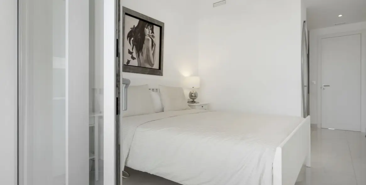 Sale of middle floor apartment in Estepona 14