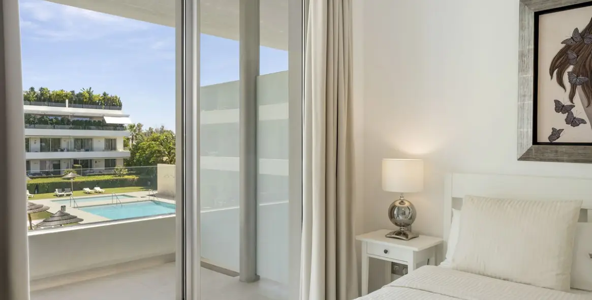 Sale of middle floor apartment in Estepona 15