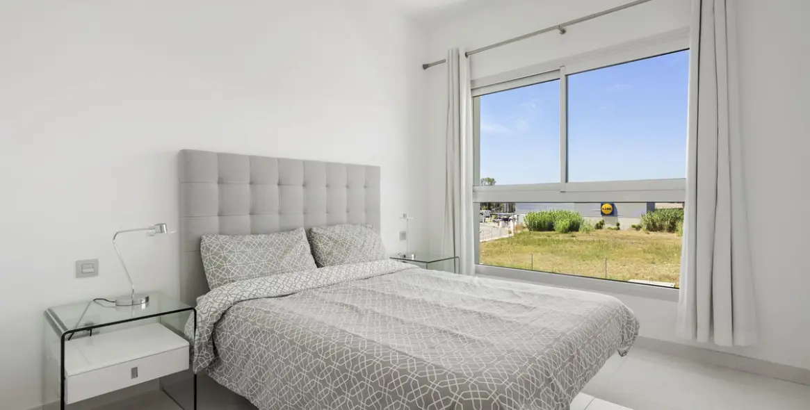 Sale of middle floor apartment in Estepona 18