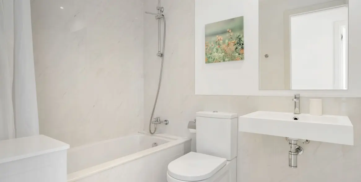 Sale of middle floor apartment in Estepona 19