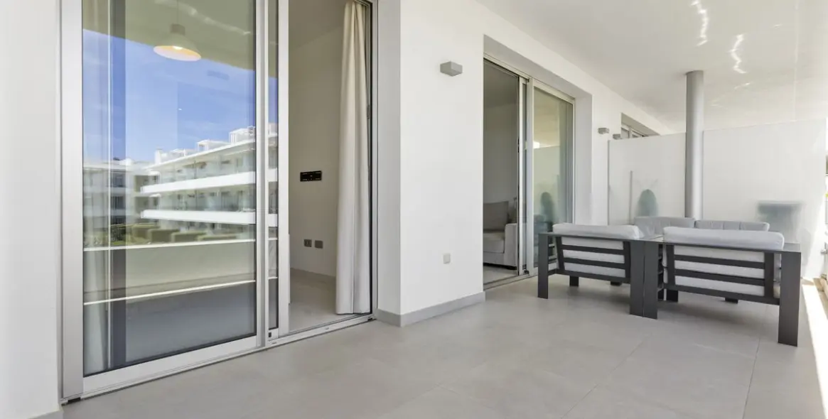 Продажа апартаментов на среднем этаже в New Golden Mile 21