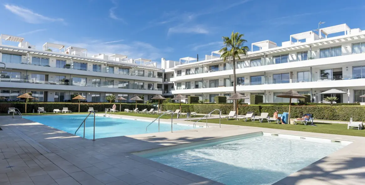 Продажа апартаментов на среднем этаже в New Golden Mile 26