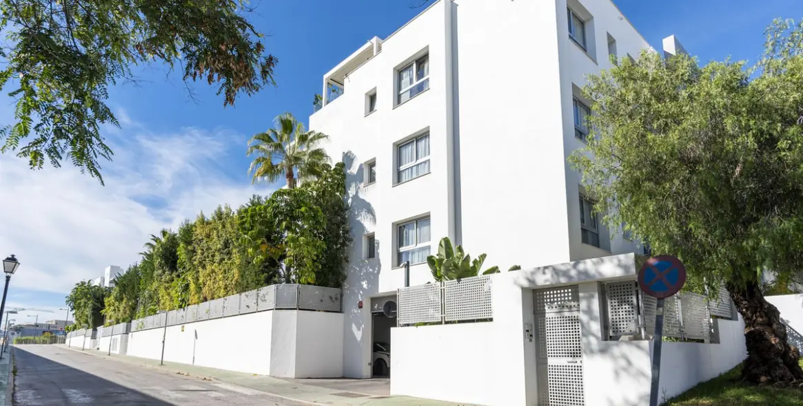 Продажа апартаментов на среднем этаже в New Golden Mile 27