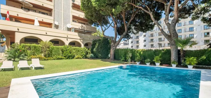 Sale of middle floor apartment in Nueva Andalucía 0