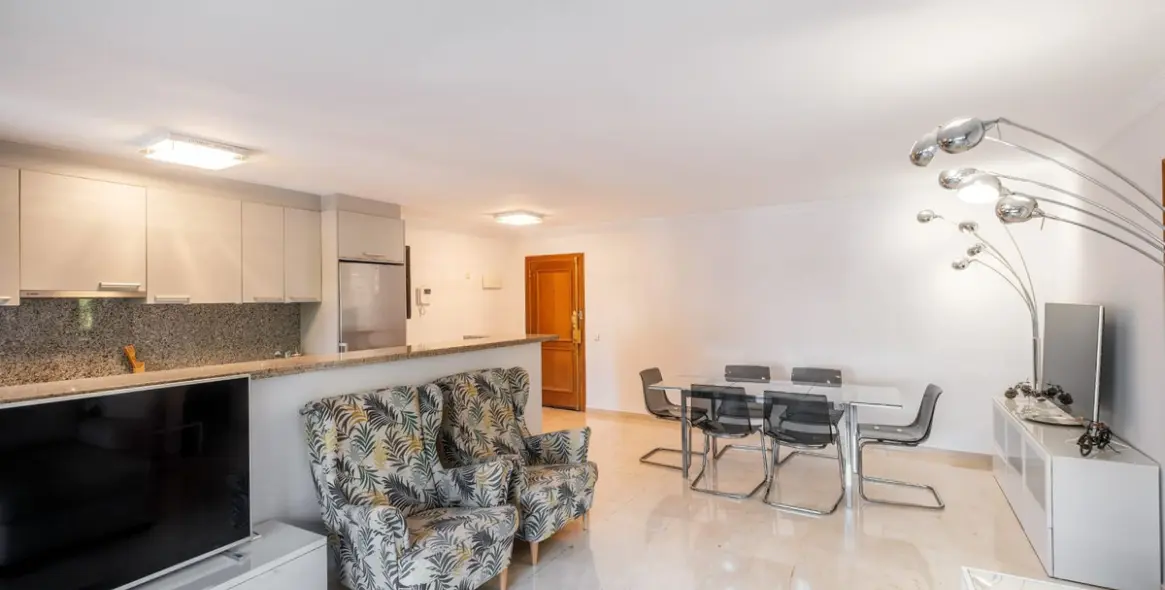 Sale of middle floor apartment in Nueva Andalucía 2