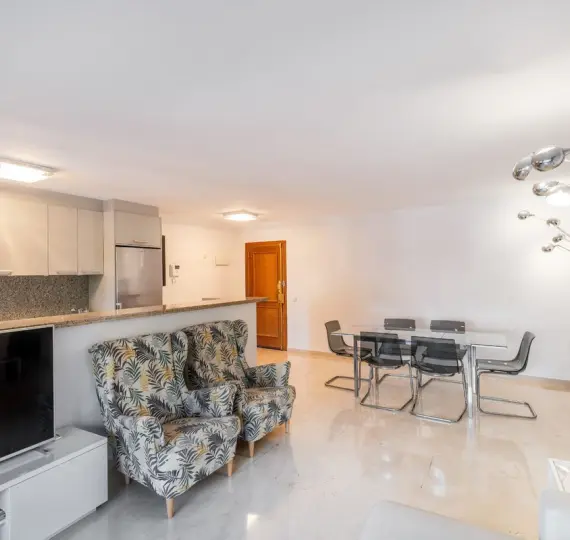 Sale of middle floor apartment in Nueva Andalucía