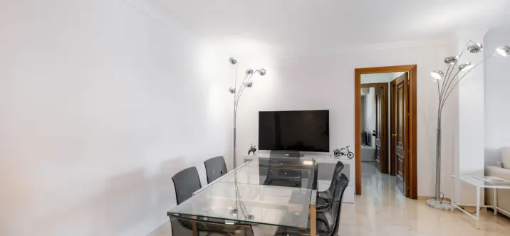 Sale of middle floor apartment in Nueva Andalucía 2