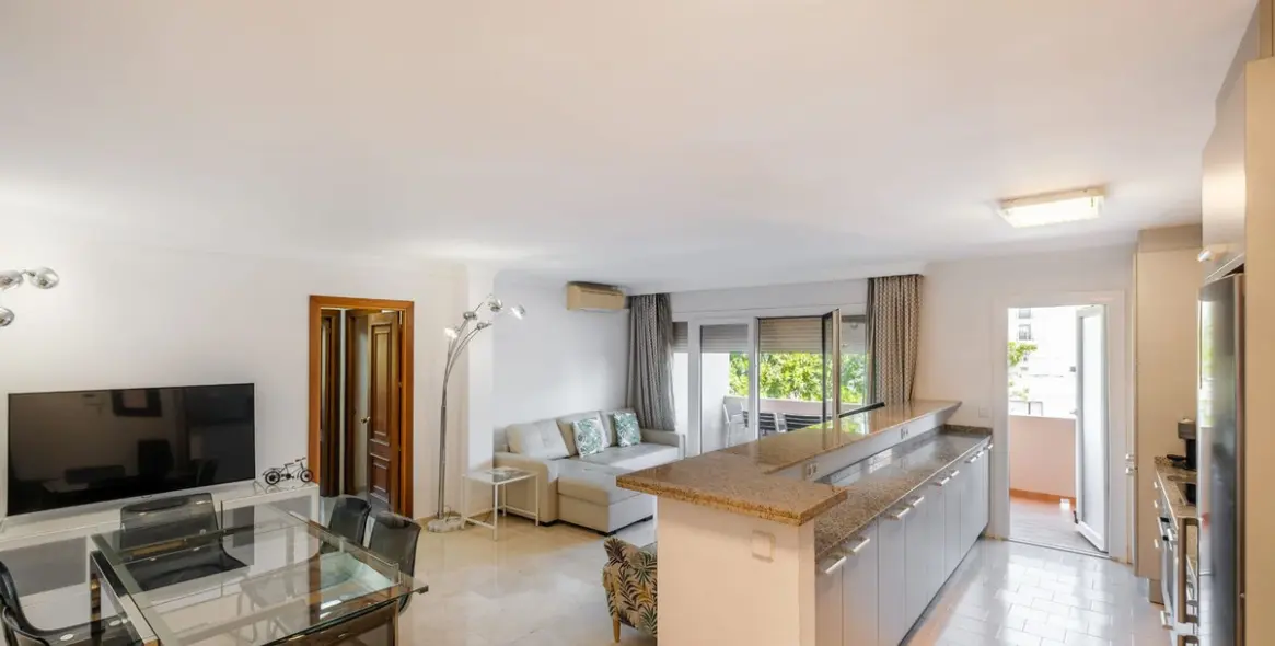 Sale of middle floor apartment in Nueva Andalucía 4