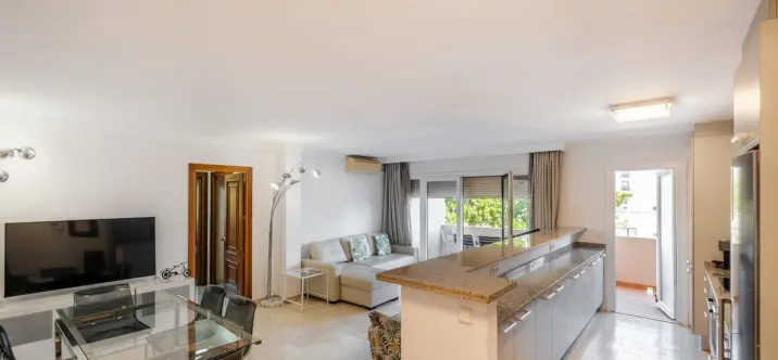 Sale of middle floor apartment in Nueva Andalucía 3