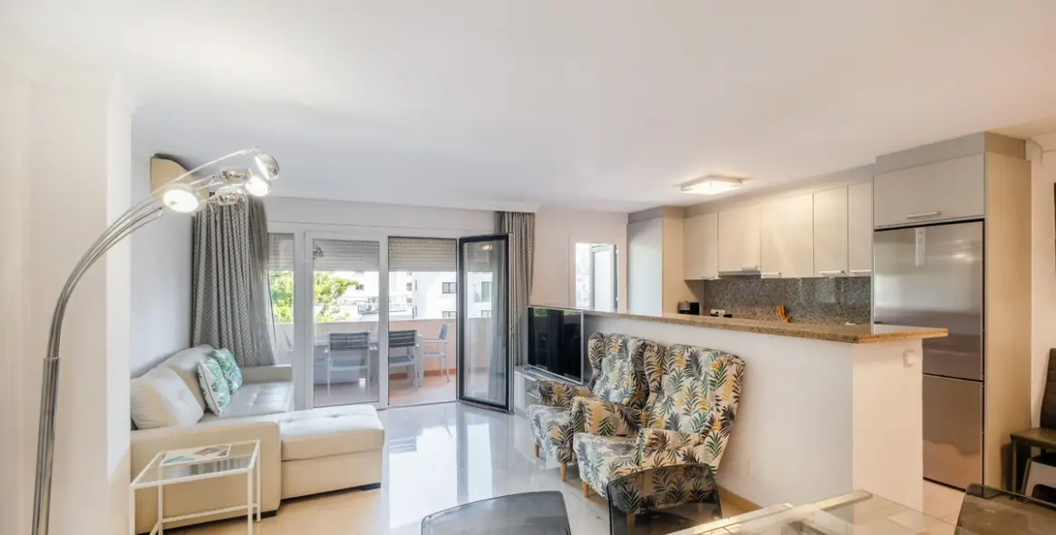 Sale of middle floor apartment in Nueva Andalucía 5