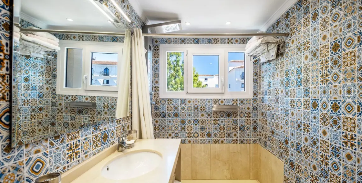 Sale of middle floor apartment in Nueva Andalucía 11