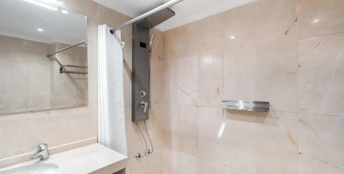 Sale of middle floor apartment in Nueva Andalucía 12