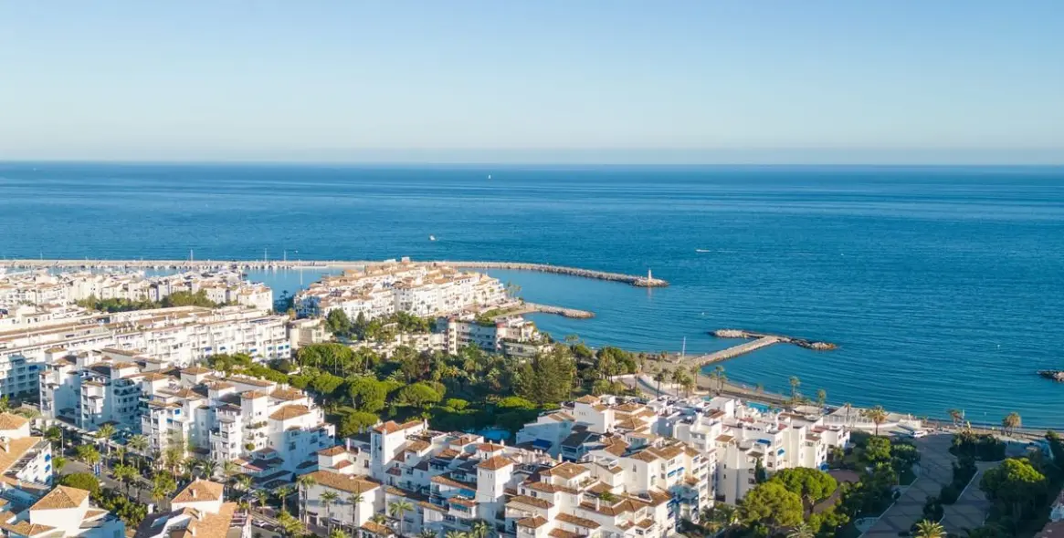 Sale of middle floor apartment in Nueva Andalucía 15