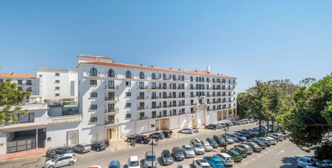 Sale of middle floor apartment in Nueva Andalucía 16