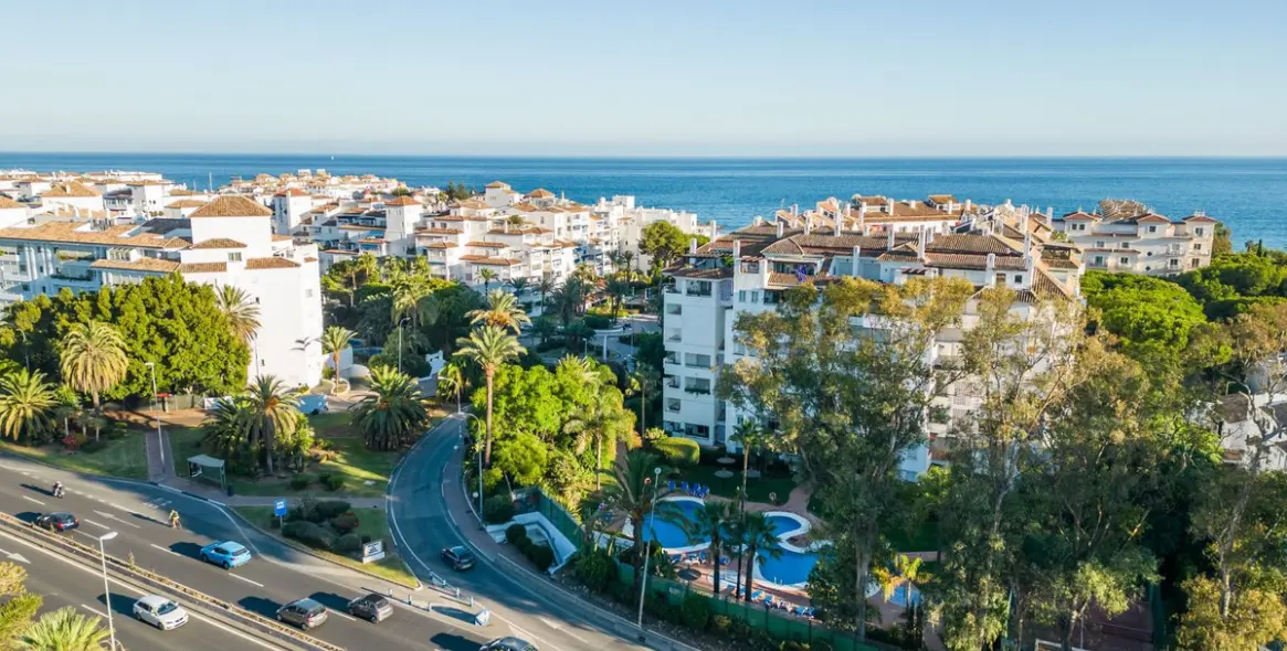 Sale of middle floor apartment in Nueva Andalucía 17