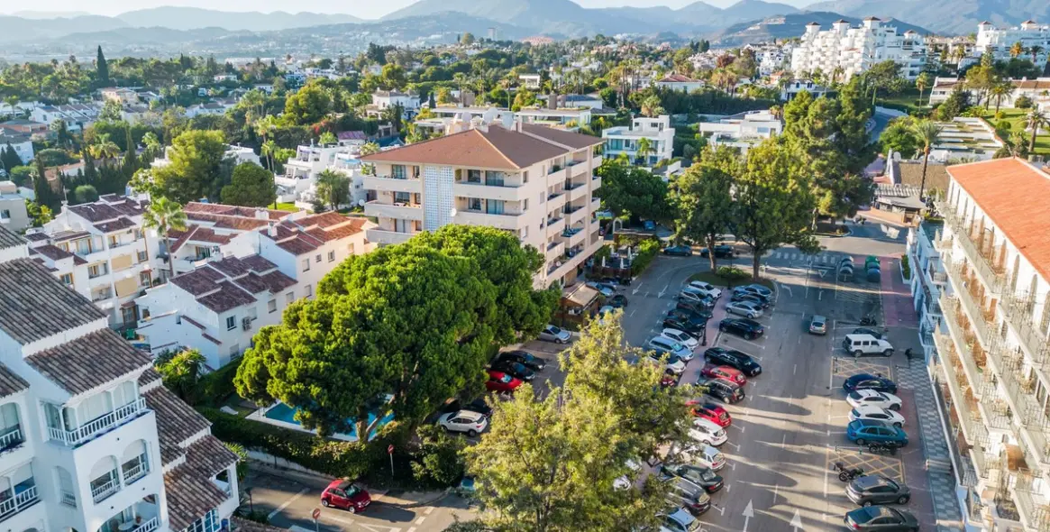 Sale of middle floor apartment in Nueva Andalucía 19