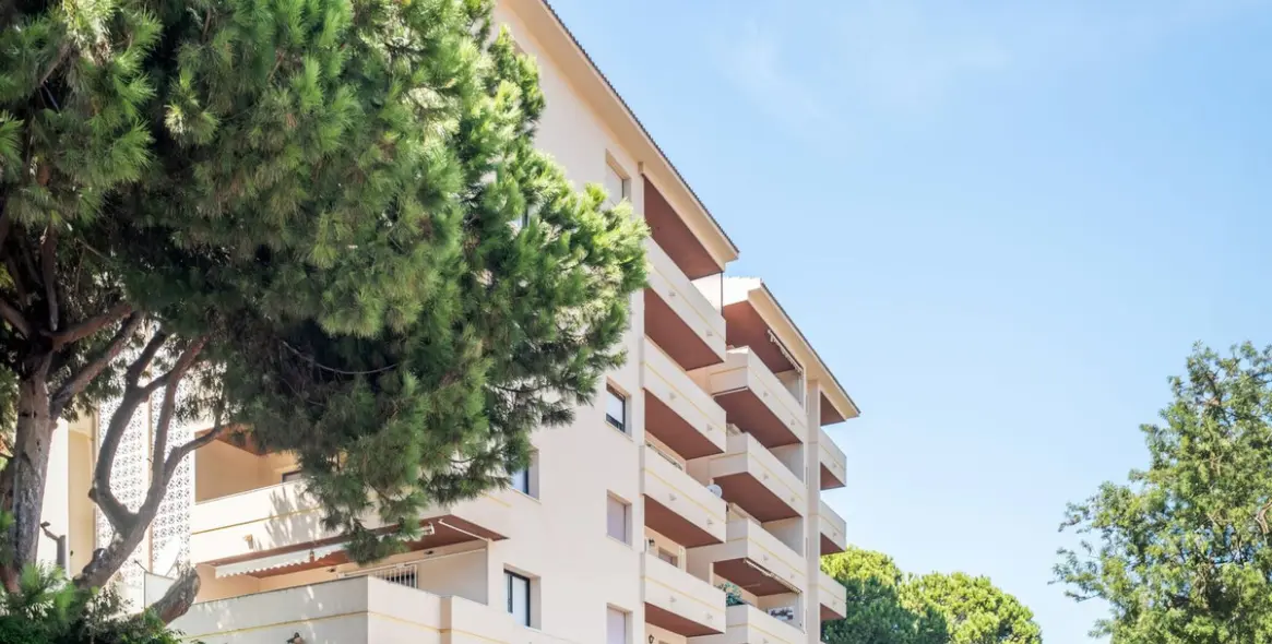 Sale of middle floor apartment in Nueva Andalucía 23