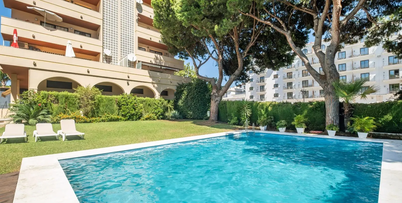 Sale of middle floor apartment in Nueva Andalucía 1