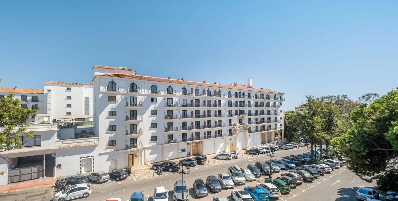 Sale of middle floor apartment in Nueva Andalucía 16