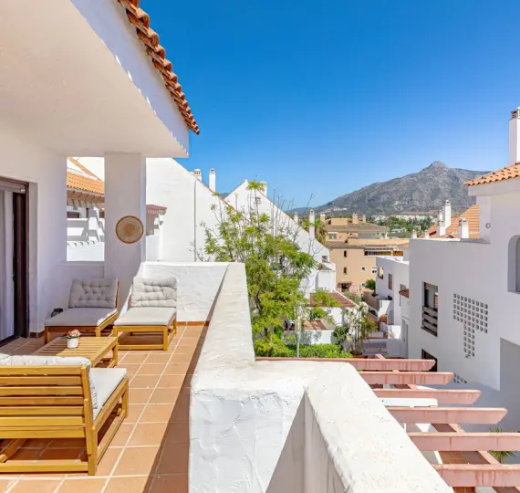 Продажа апартаментов на среднем этаже в Nueva Andalucía