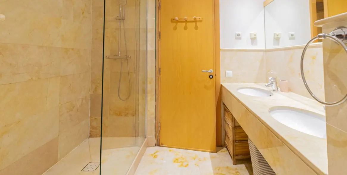 Sale of duplex in Altos de los Monteros 39