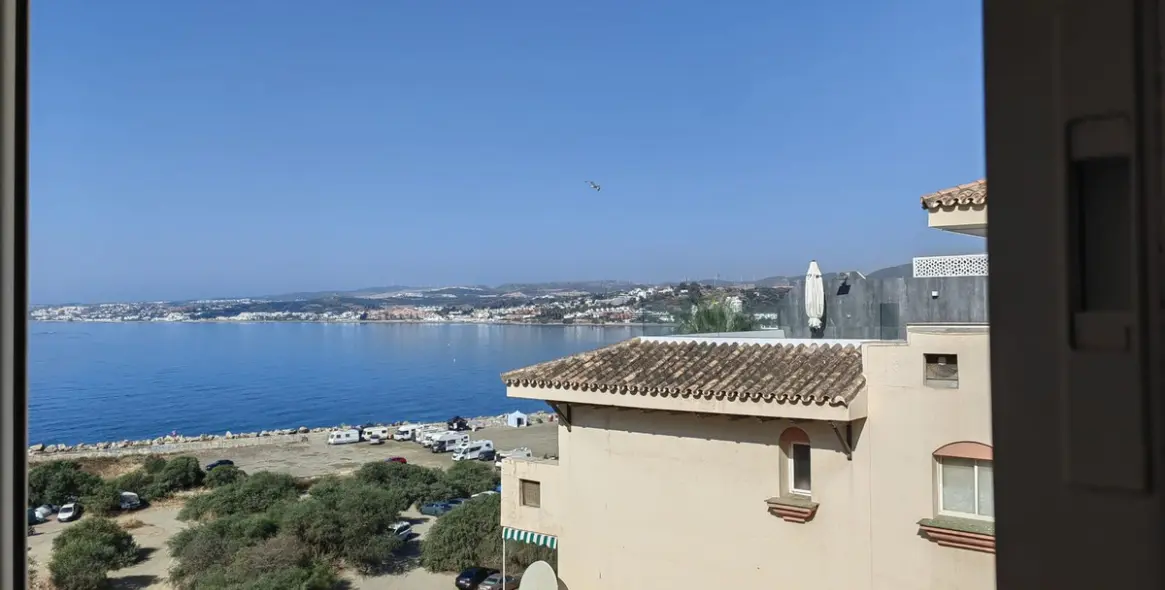 Продажа апартаментов на среднем этаже в Estepona (район Estepona) 1